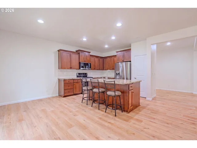 Kitchen-Breakfast Bar