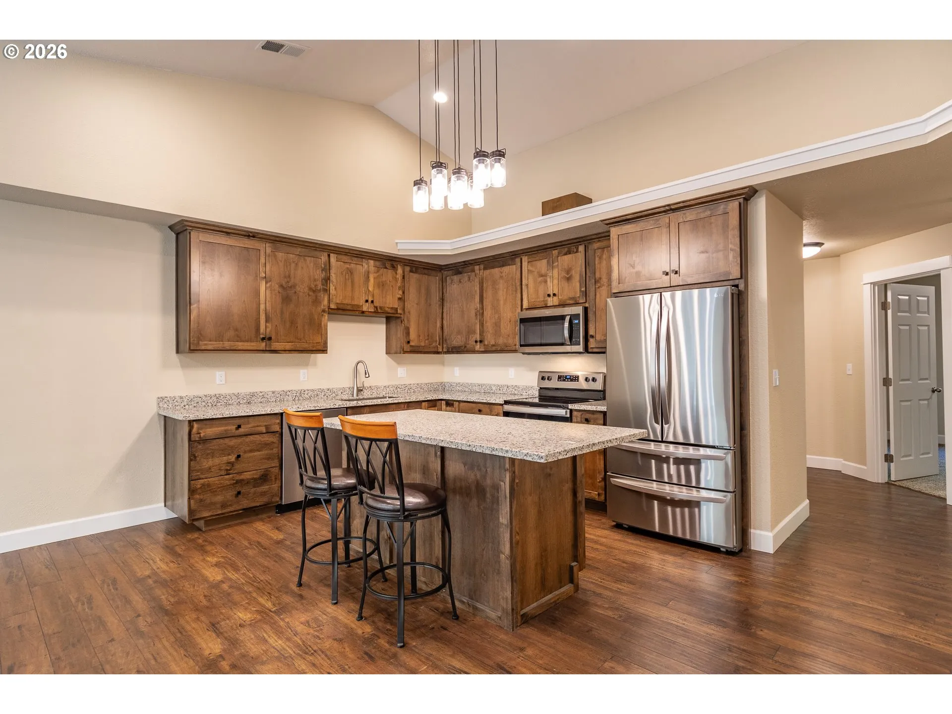 Kitchen-Breakfast Bar