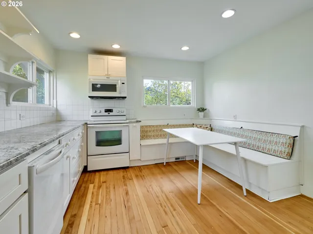 Kitchen/Nook-Eating Area
