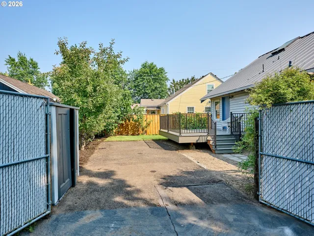 Driveway-Gated