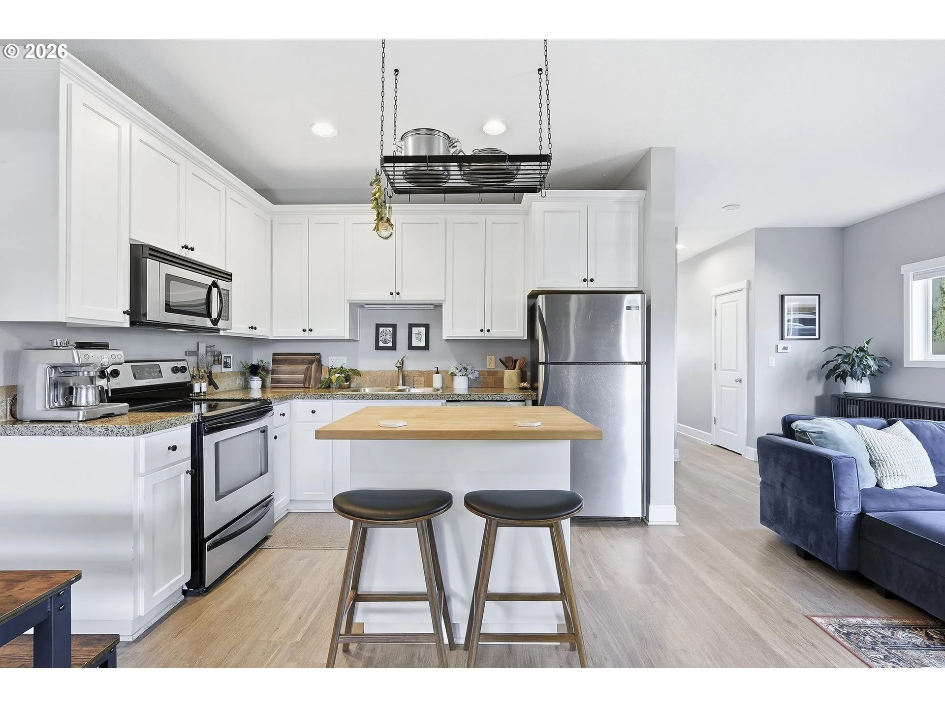 Kitchen/Living Room-Island