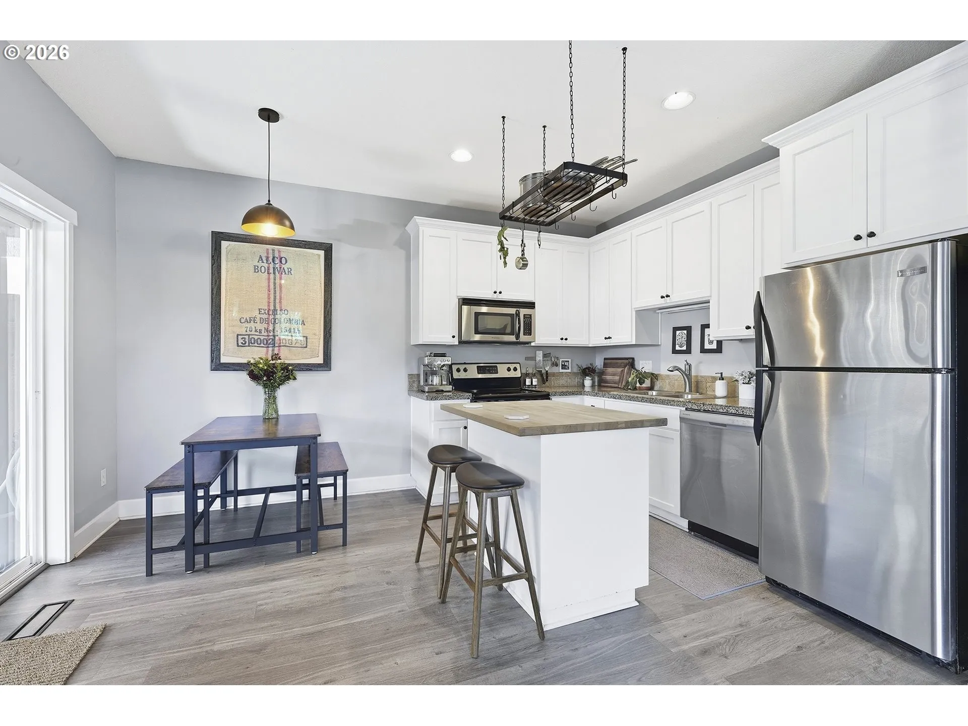 Kitchen/Dining Room-Island