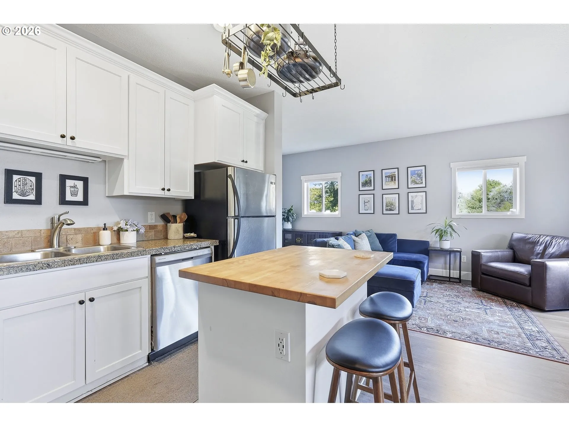 Kitchen/Living Room-Island