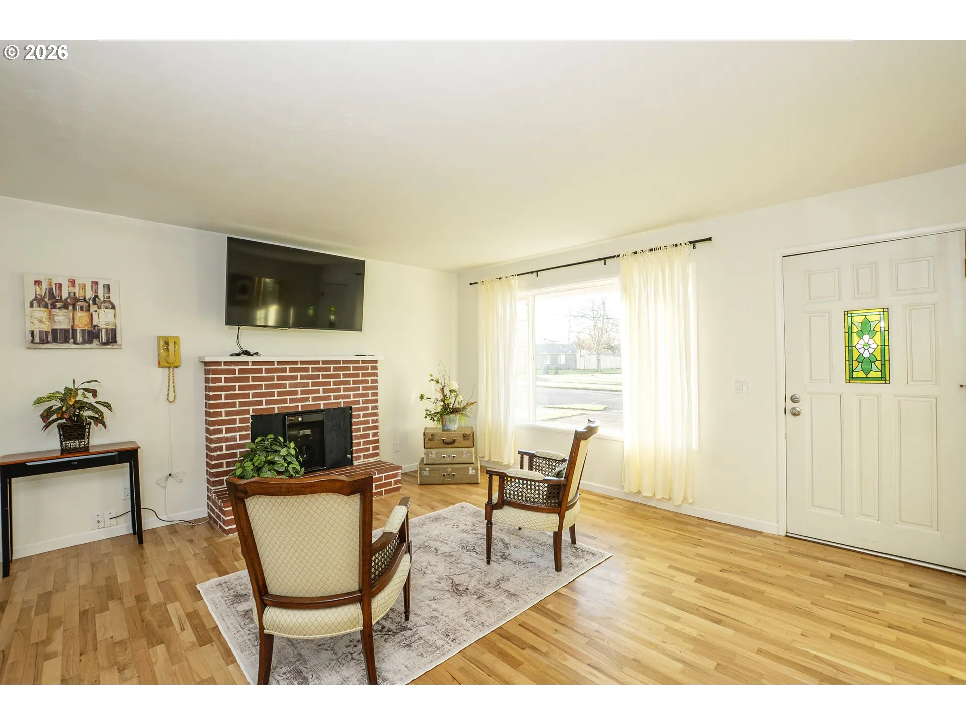 Living Room-Fireplace