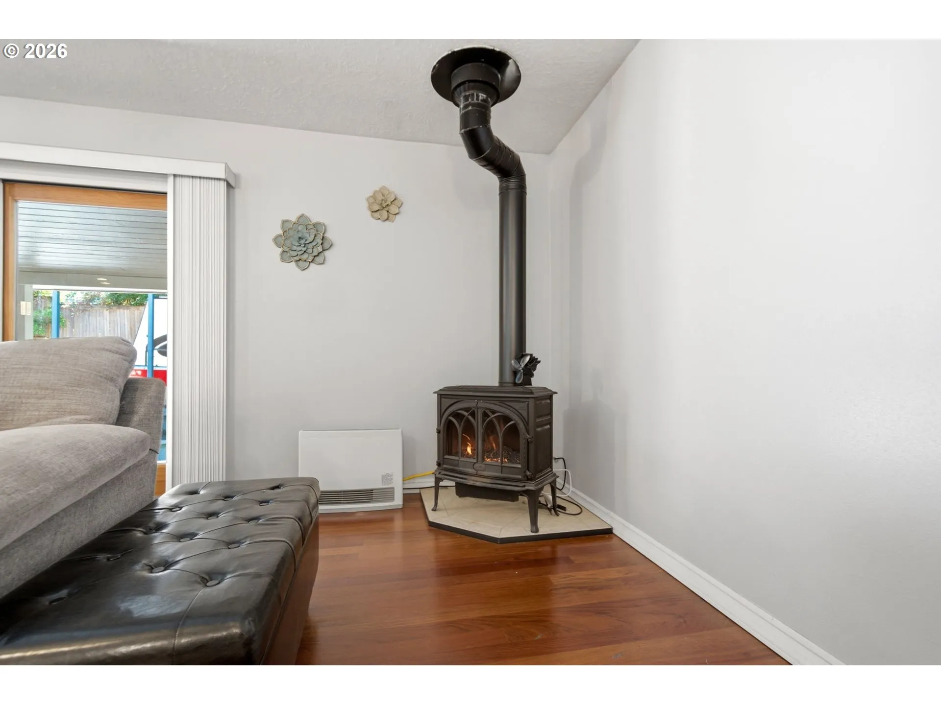 Living Room-Fireplace