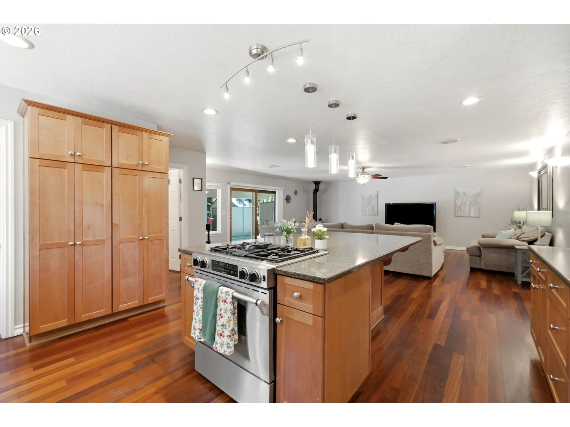 Kitchen-Cooking Island
