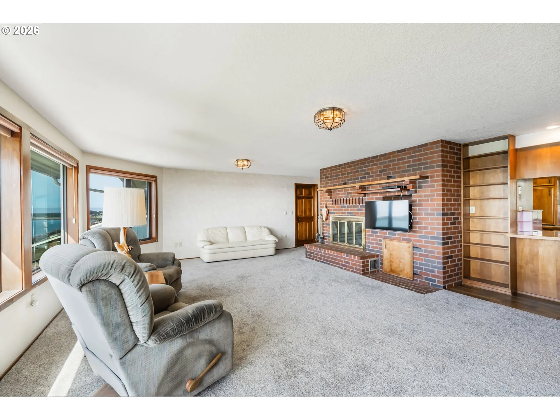 Living Room-Fireplace