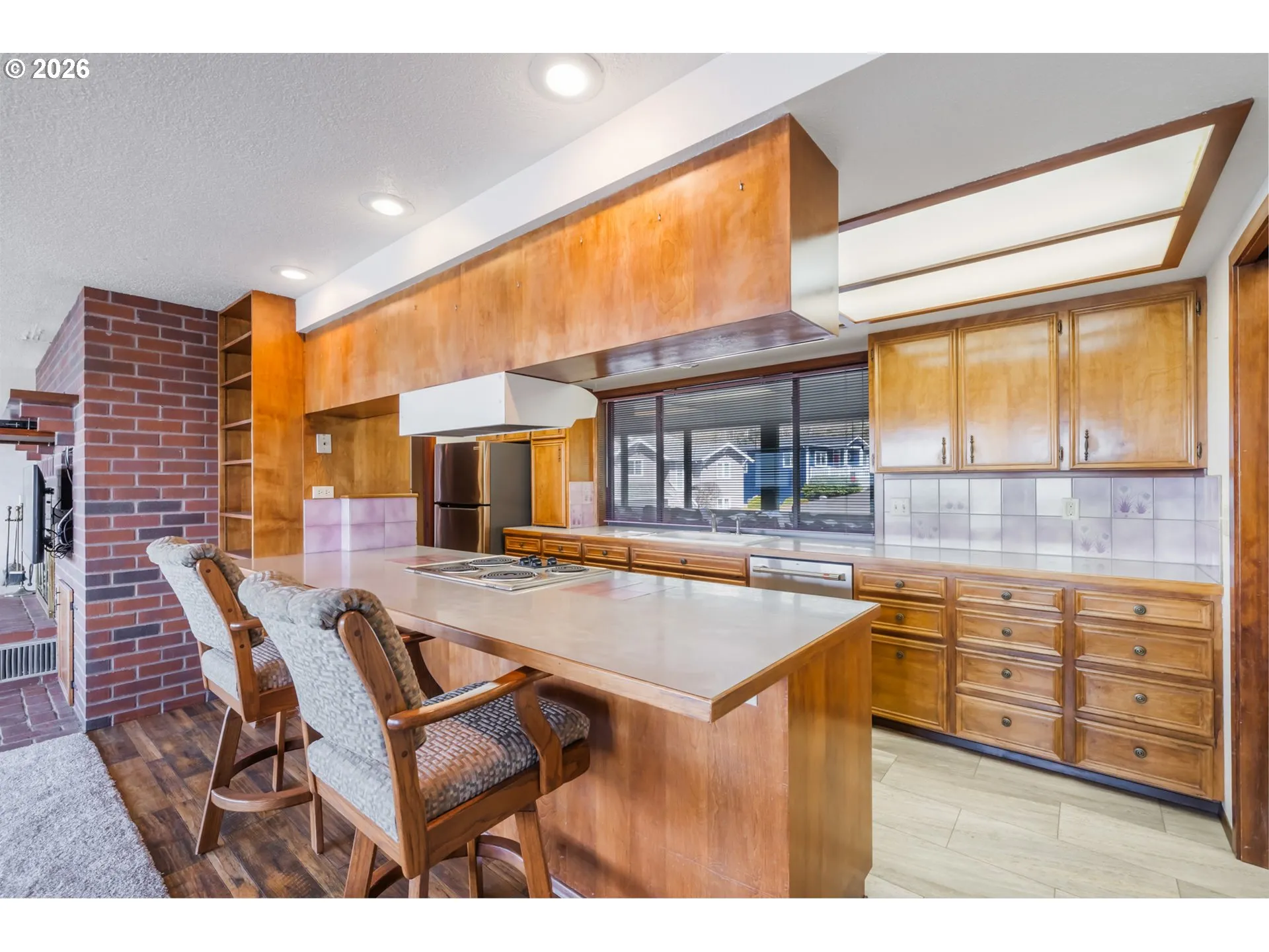 Kitchen-Breakfast Bar