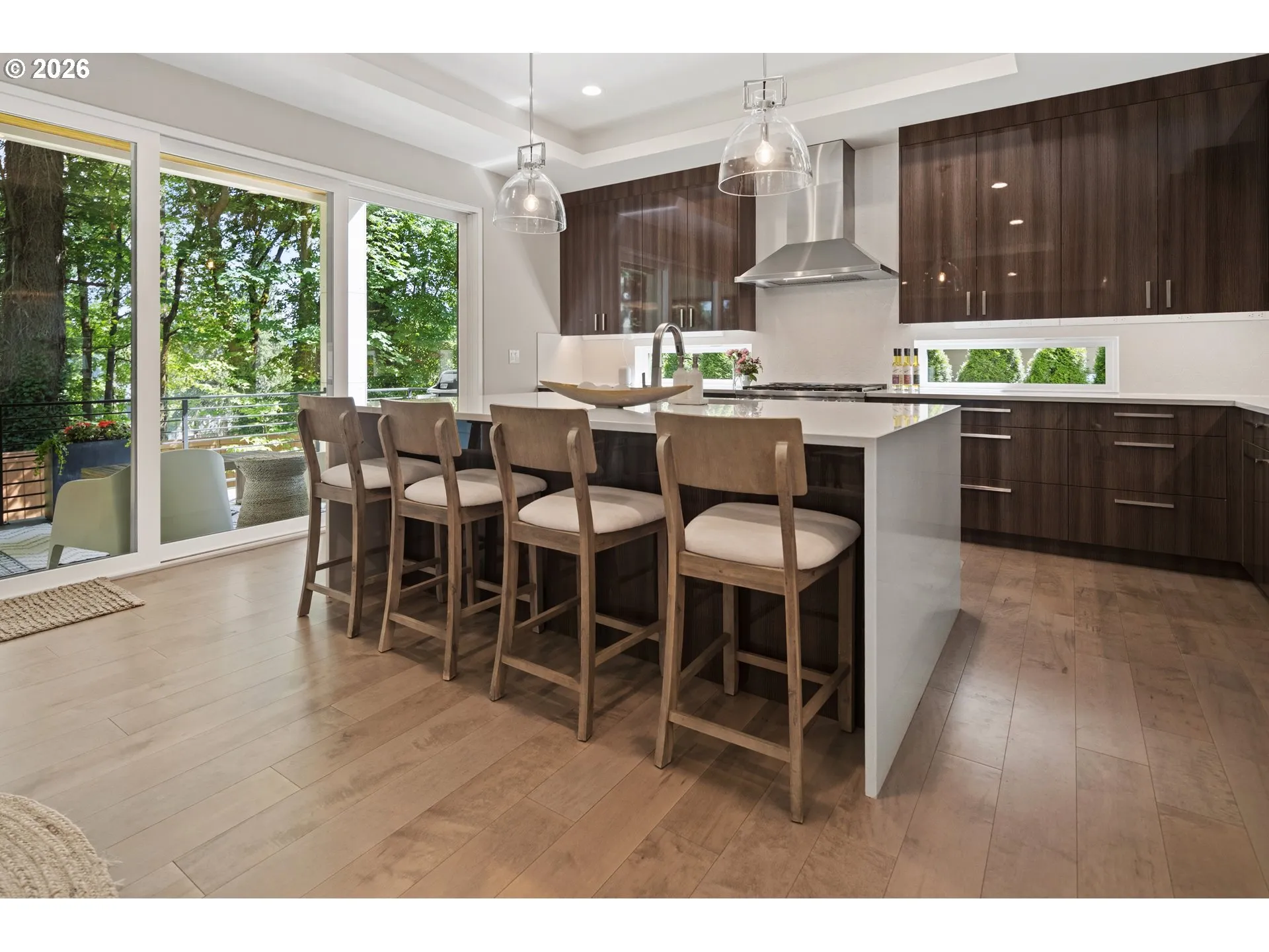 Kitchen-Breakfast Bar