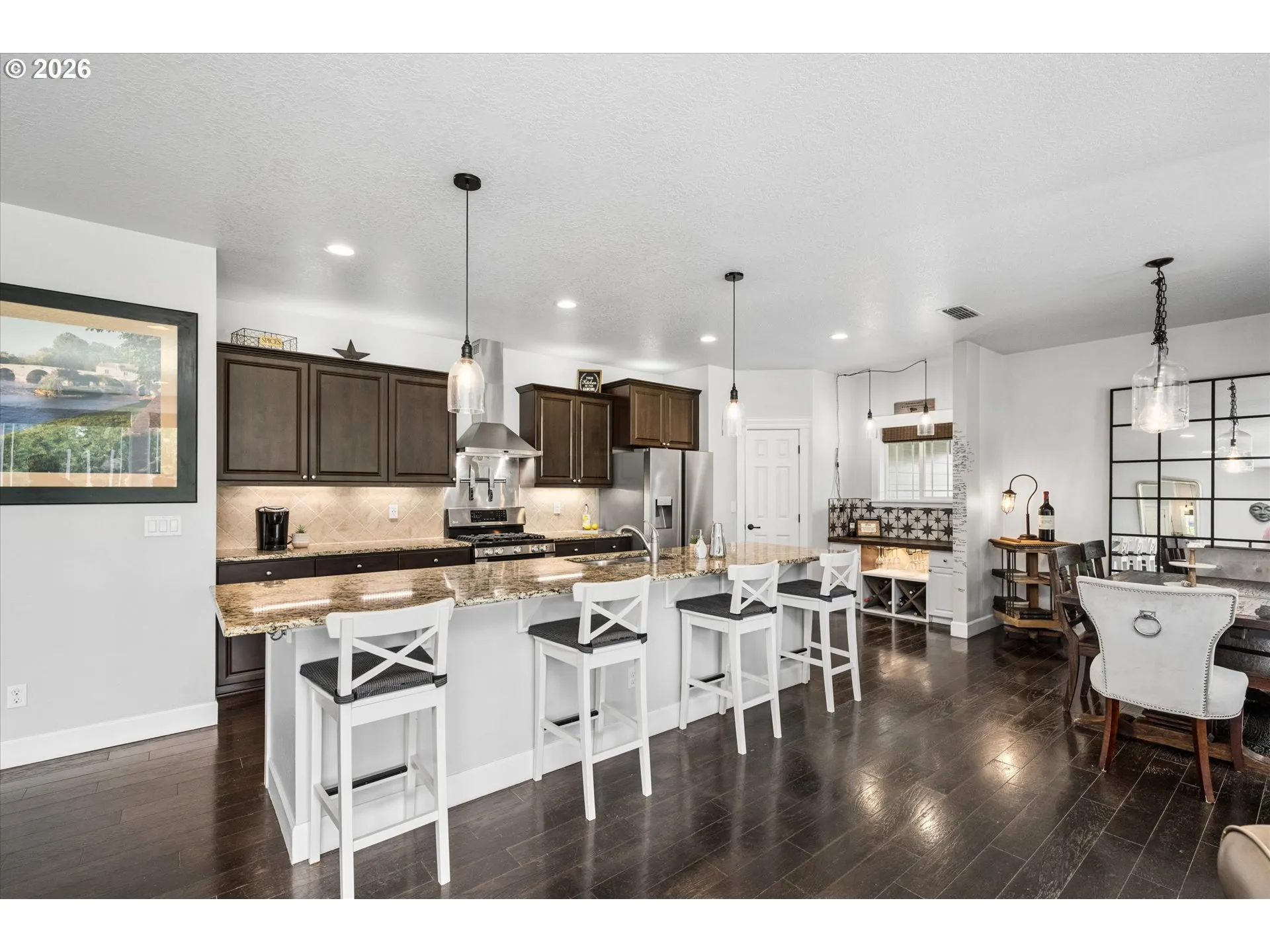 Kitchen-Breakfast Bar