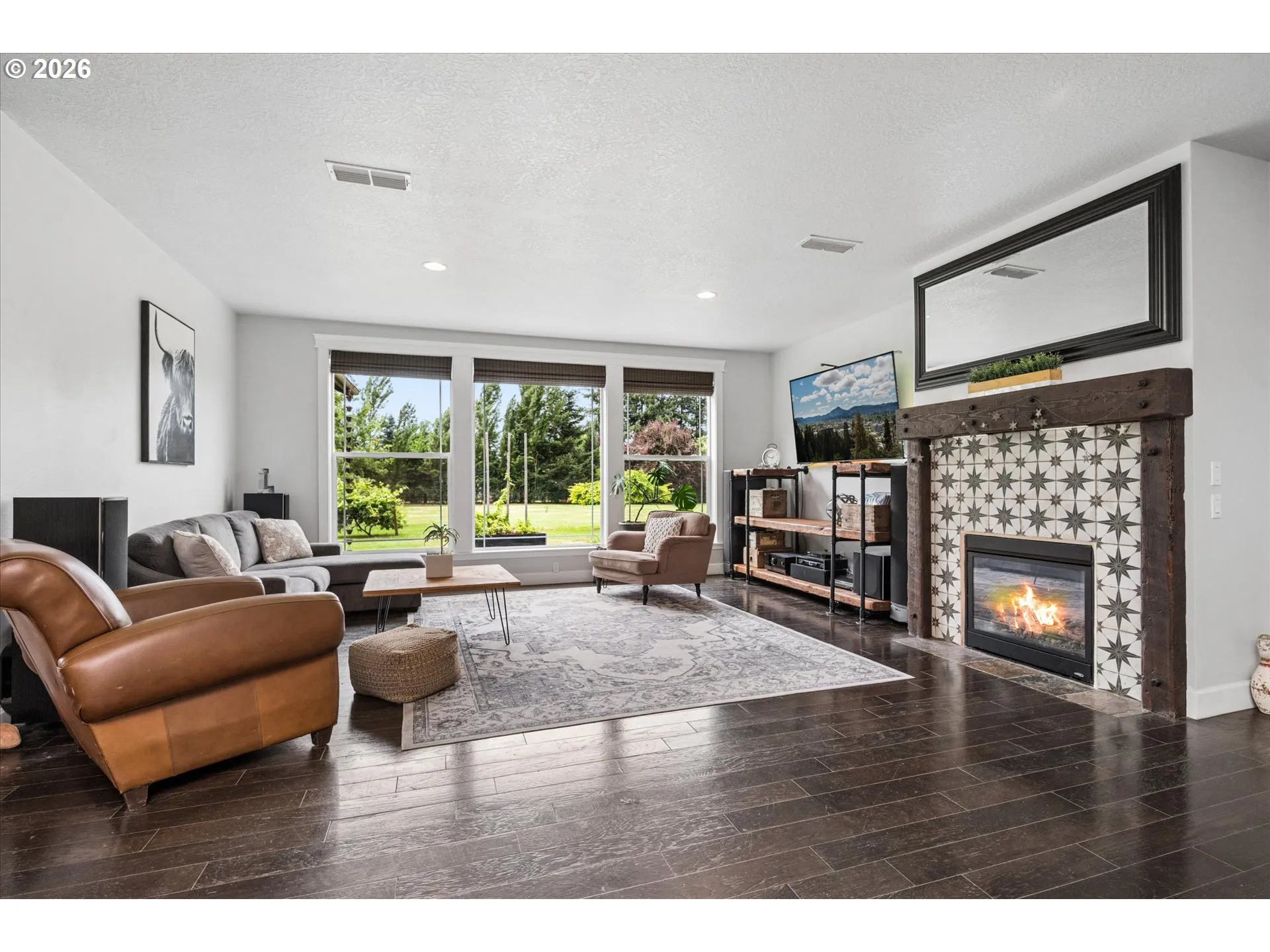 Living Room-Fireplace