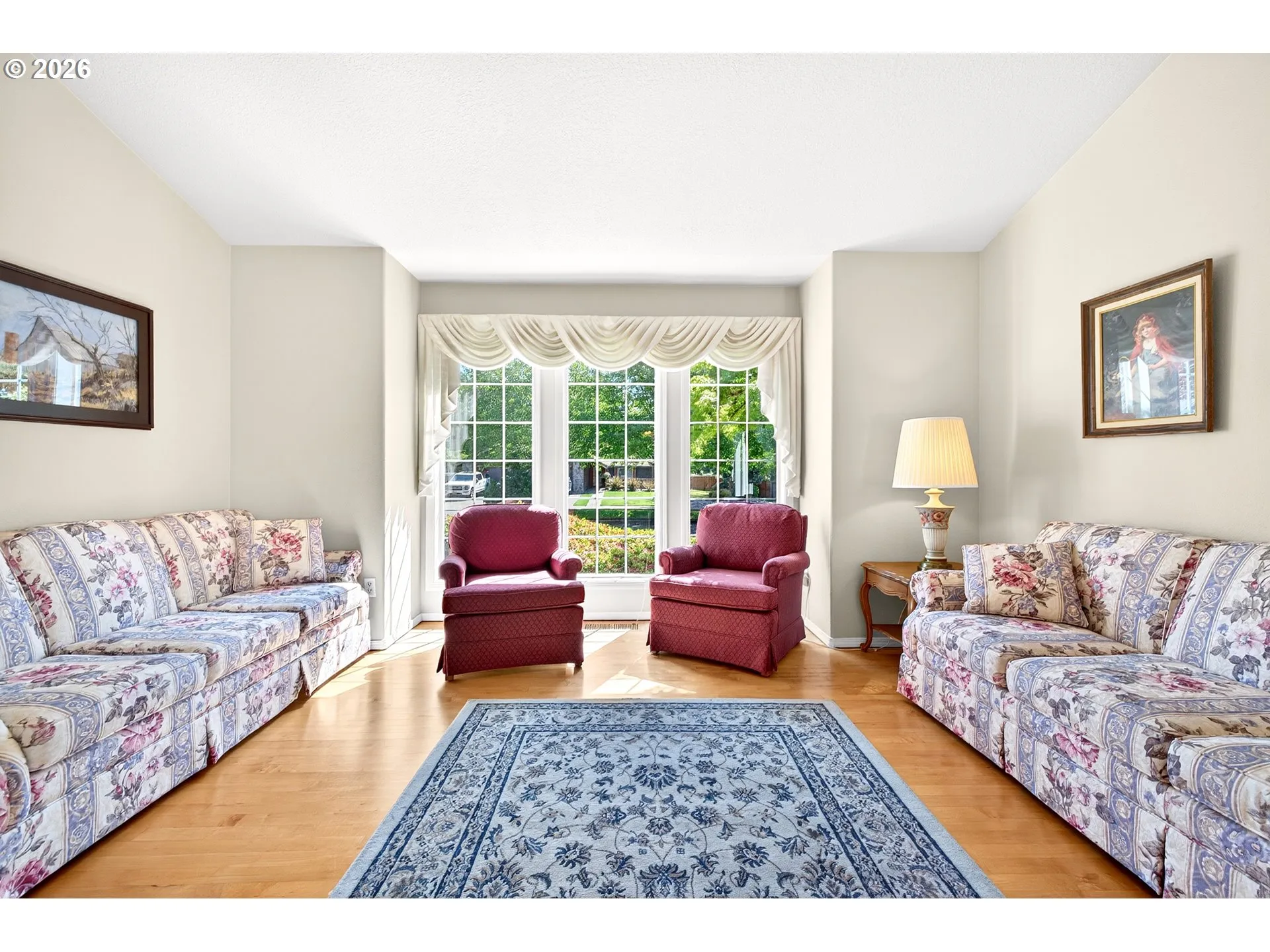 Living Room-Vaulted Ceilings