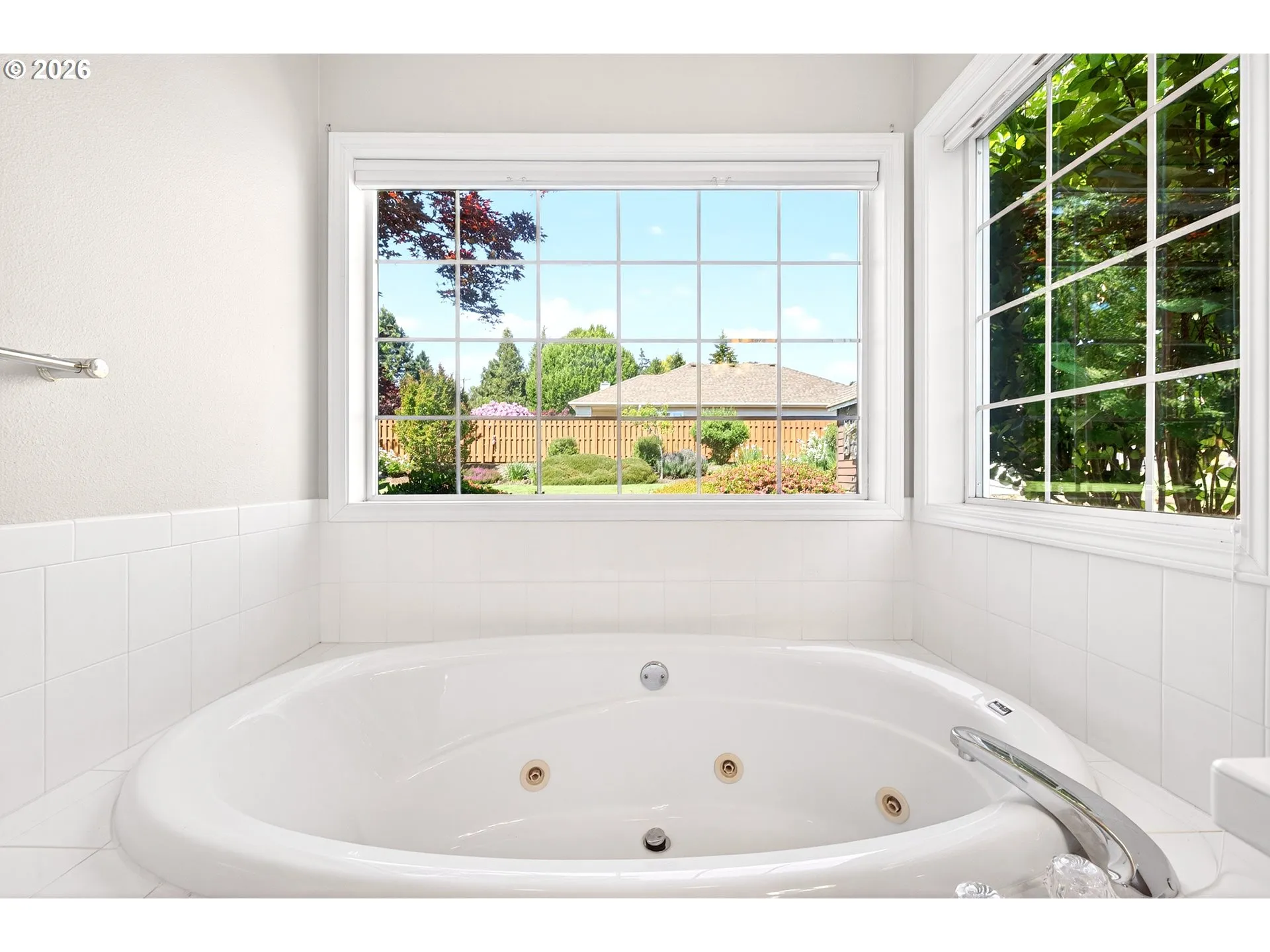Bathroom, Attached-Garden Tub