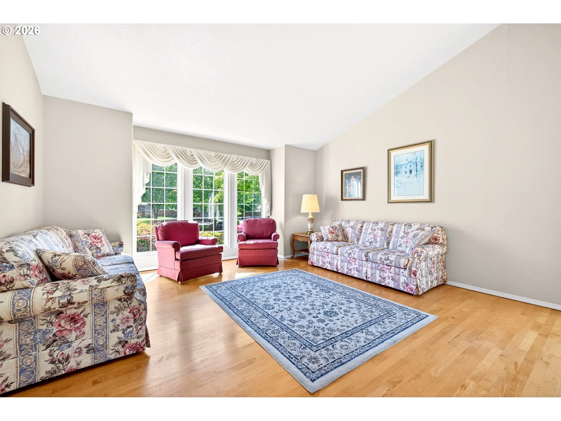 Living Room-Vaulted Ceilings