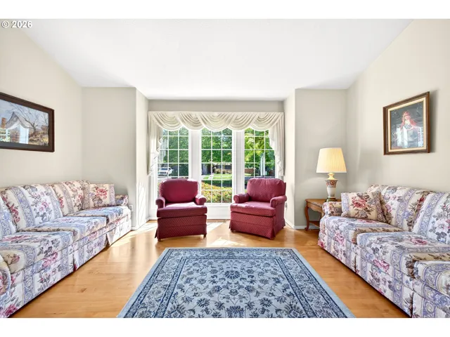 Living Room-Vaulted Ceilings
