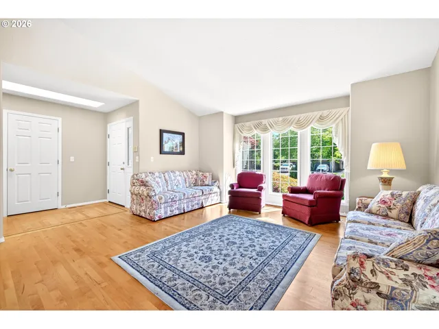 Living Room-Vaulted Ceilings
