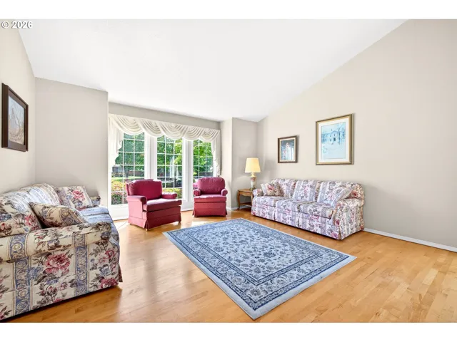 Living Room-Vaulted Ceilings