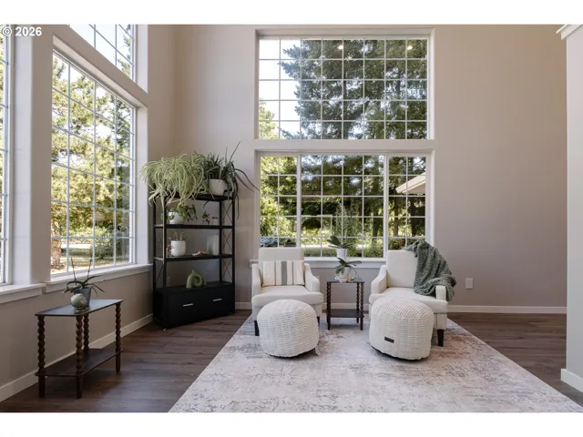 Living Room-Vaulted Ceilings