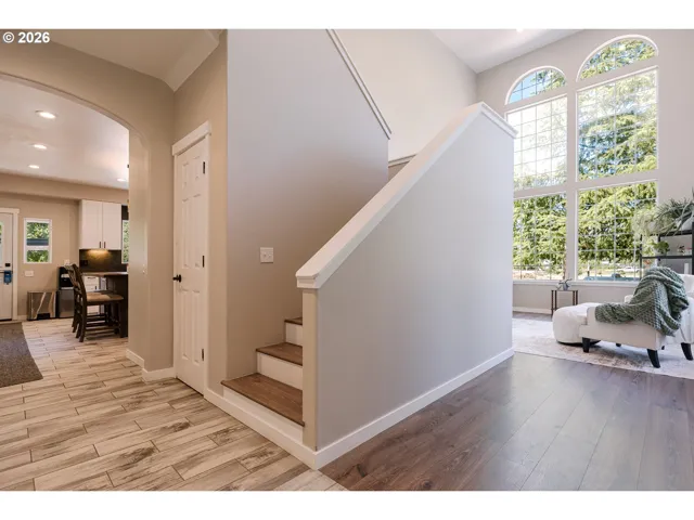Living Room/Entrance