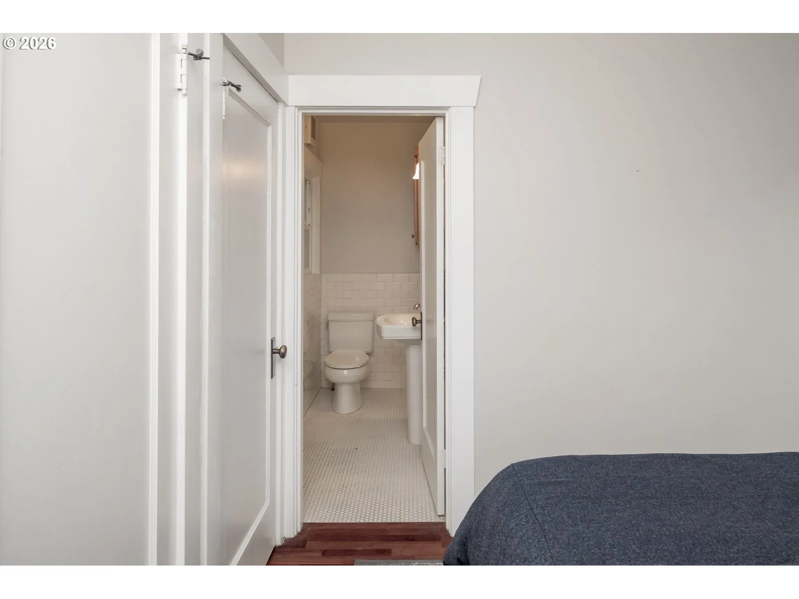 Bedroom-Full Bathroom