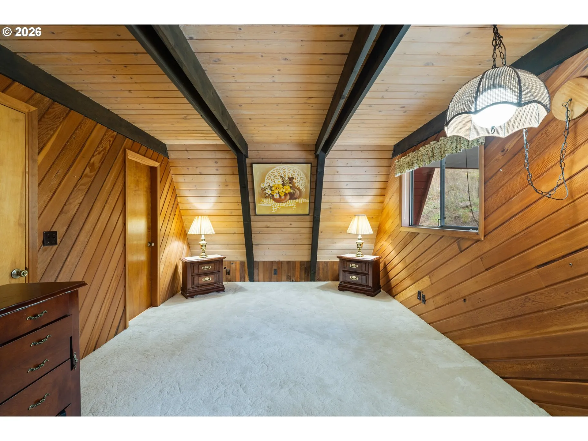 Bedroom, Primary-Vaulted Ceilings