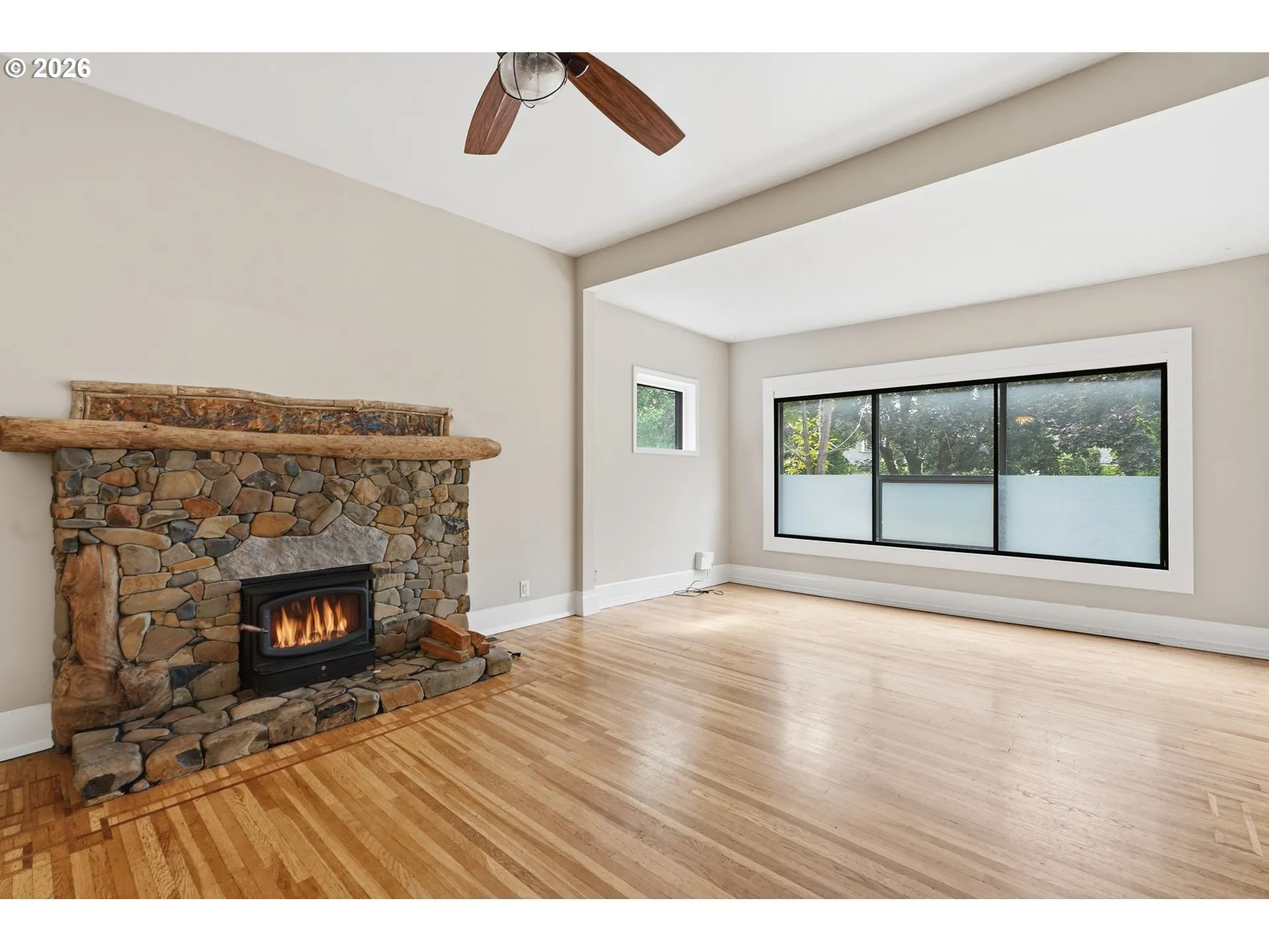 Living Room-Fireplace