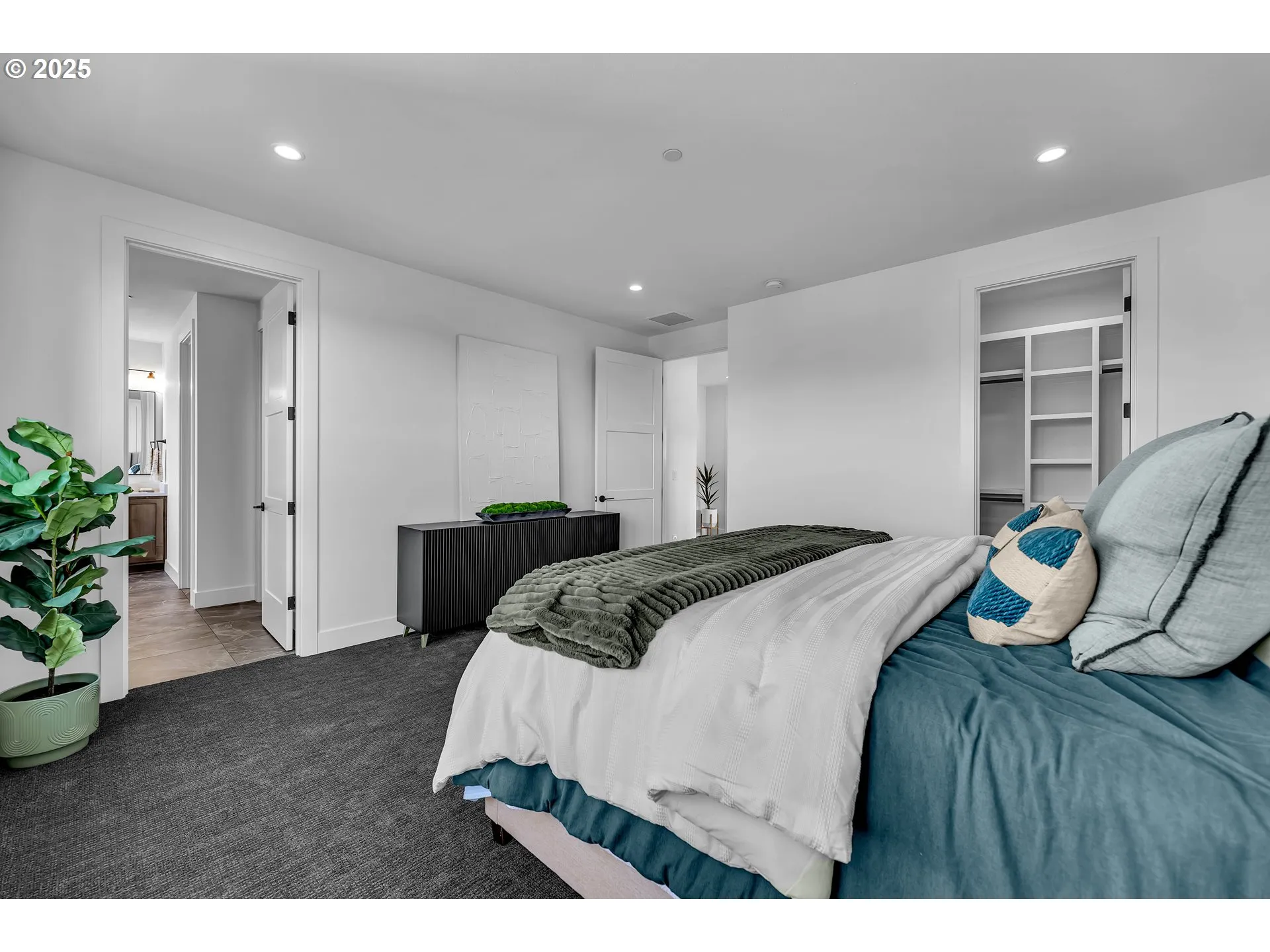 Bedroom, Owner's Suite-Walk-In Closet