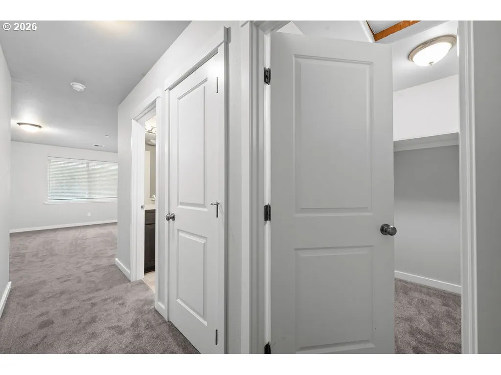 Bedroom, Primary