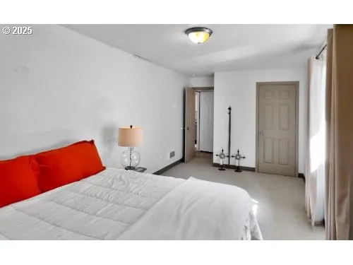 Bedroom, Primary