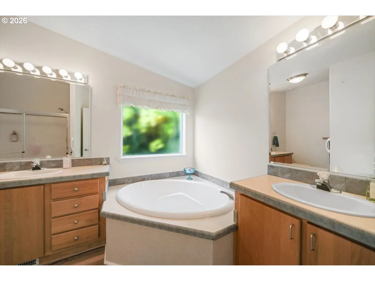 Owner's Suite Bathroom-Garden Tub