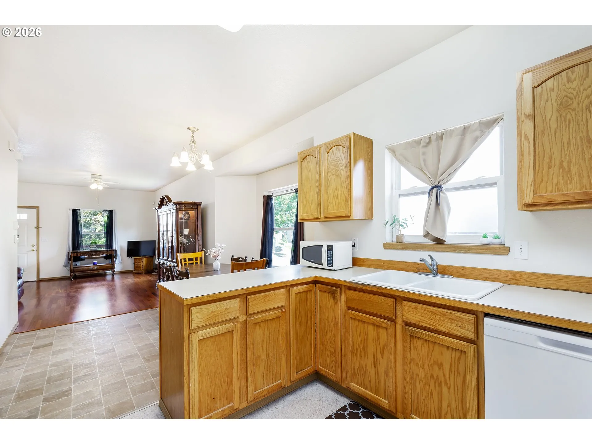 Kitchen-Eating Area