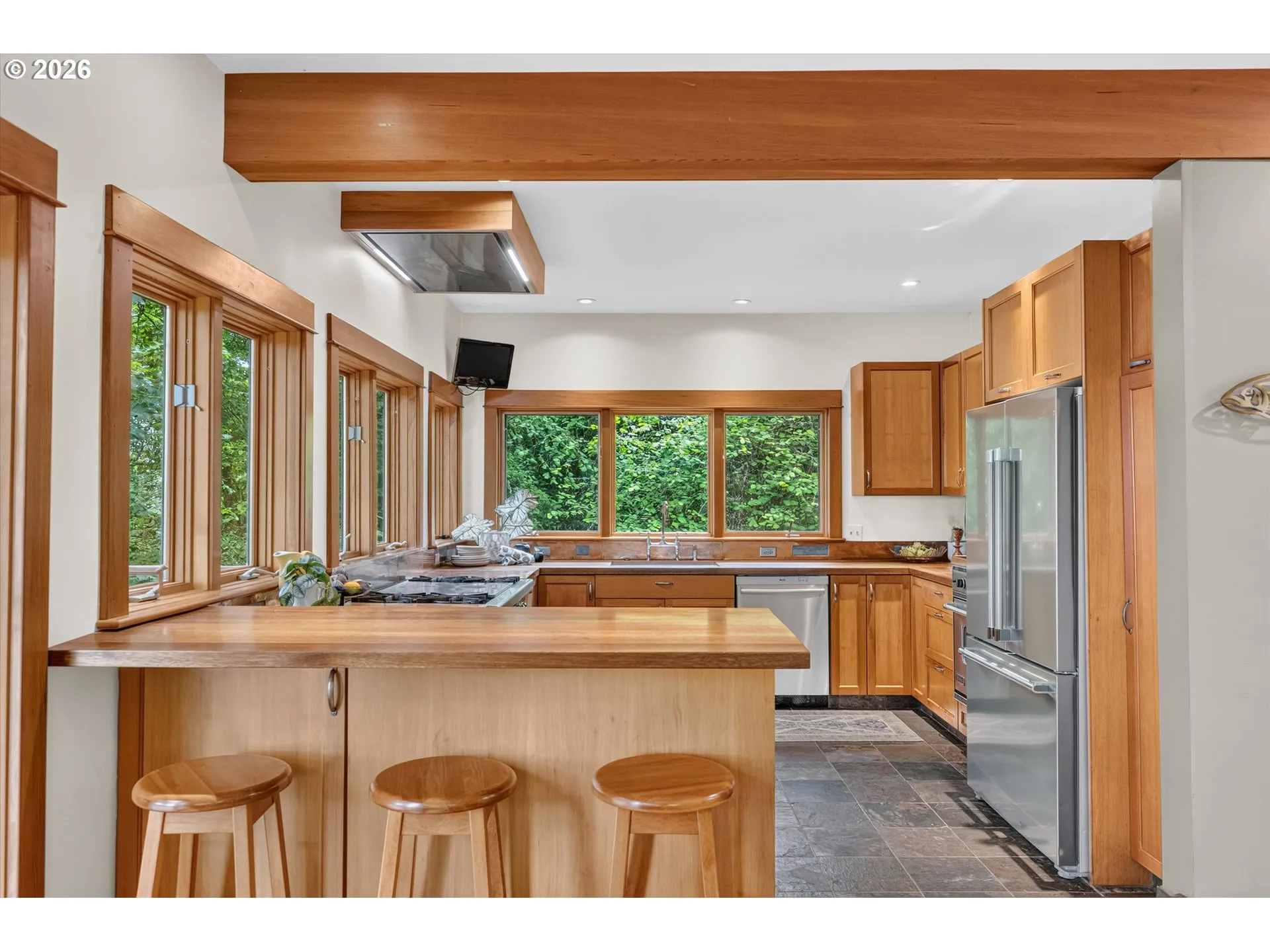 Kitchen-Breakfast Bar