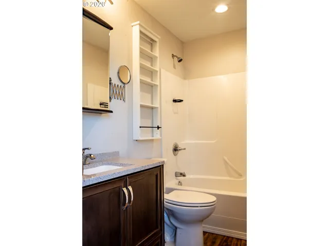 Bathroom, Attached