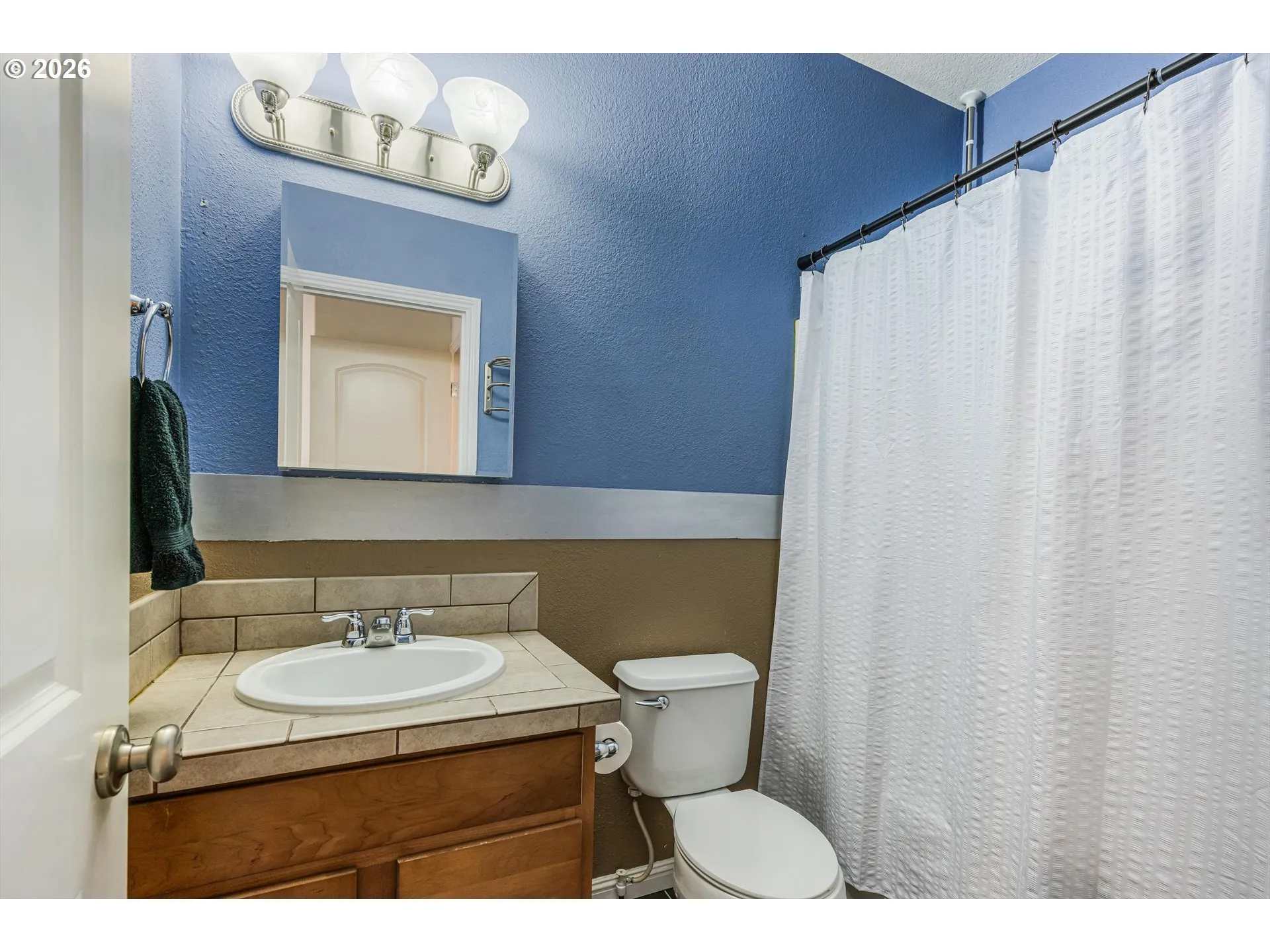 Bathroom, Attached-Upper