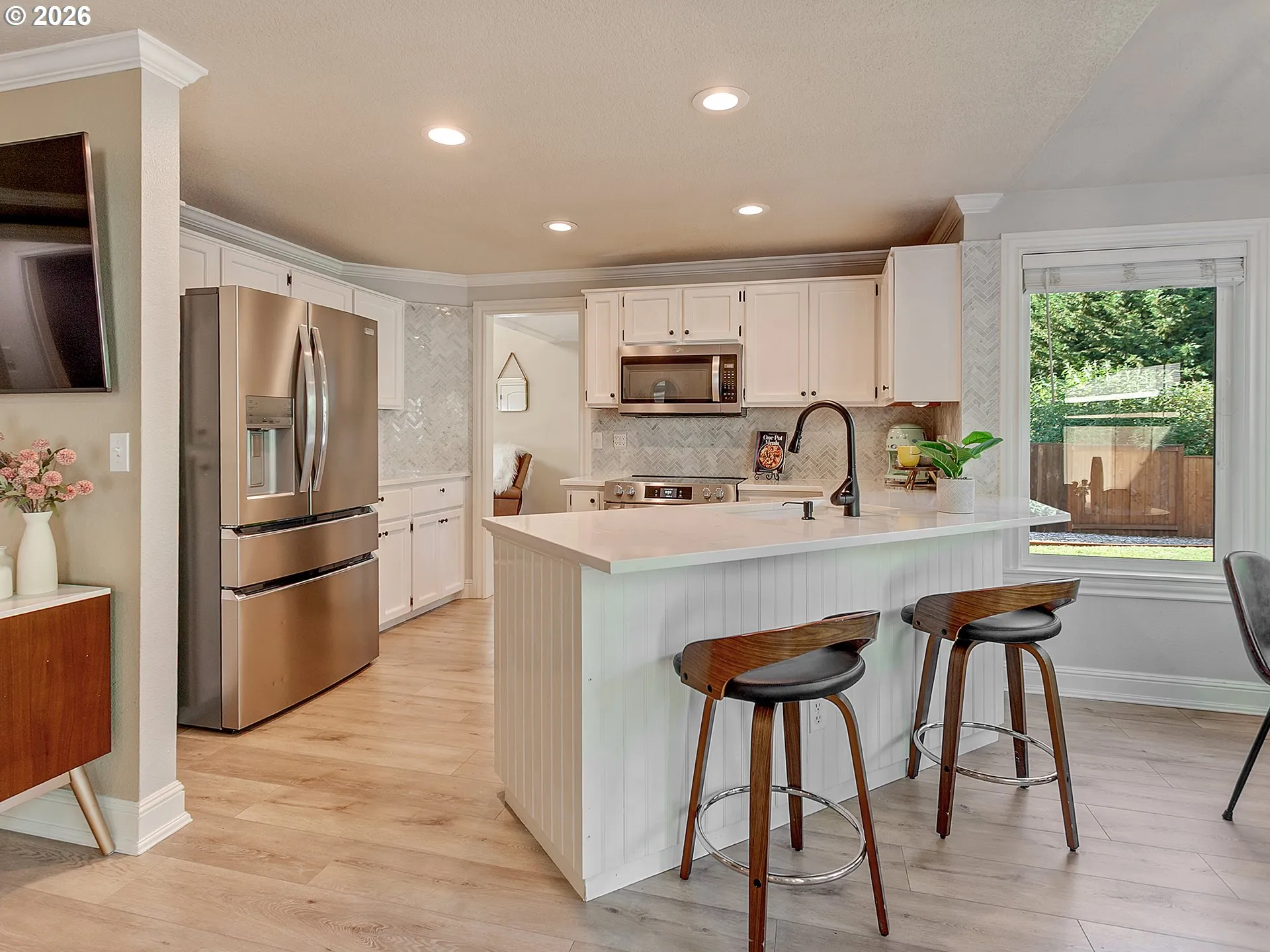 Kitchen-Breakfast Bar
