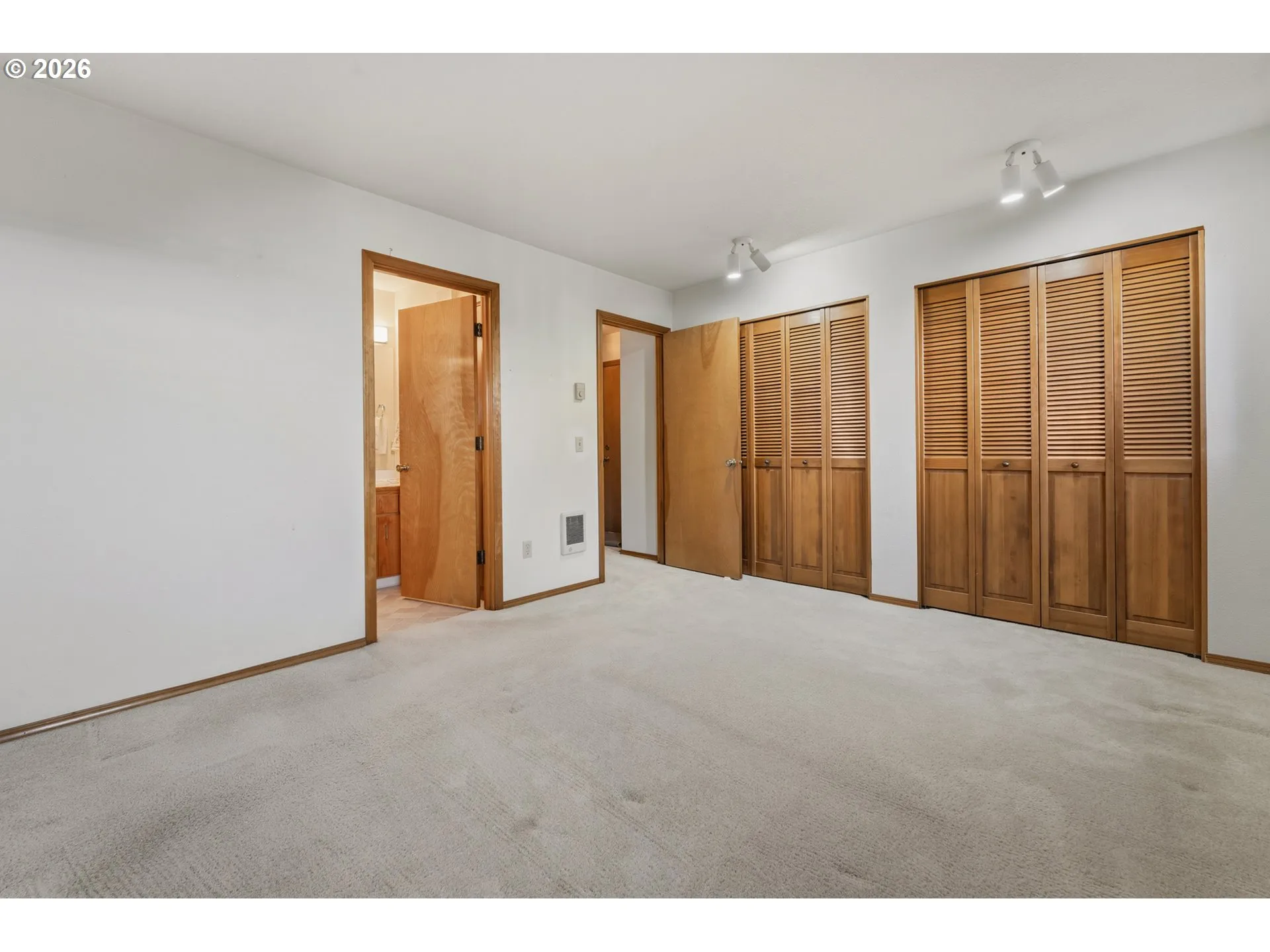 Bedroom, Primary