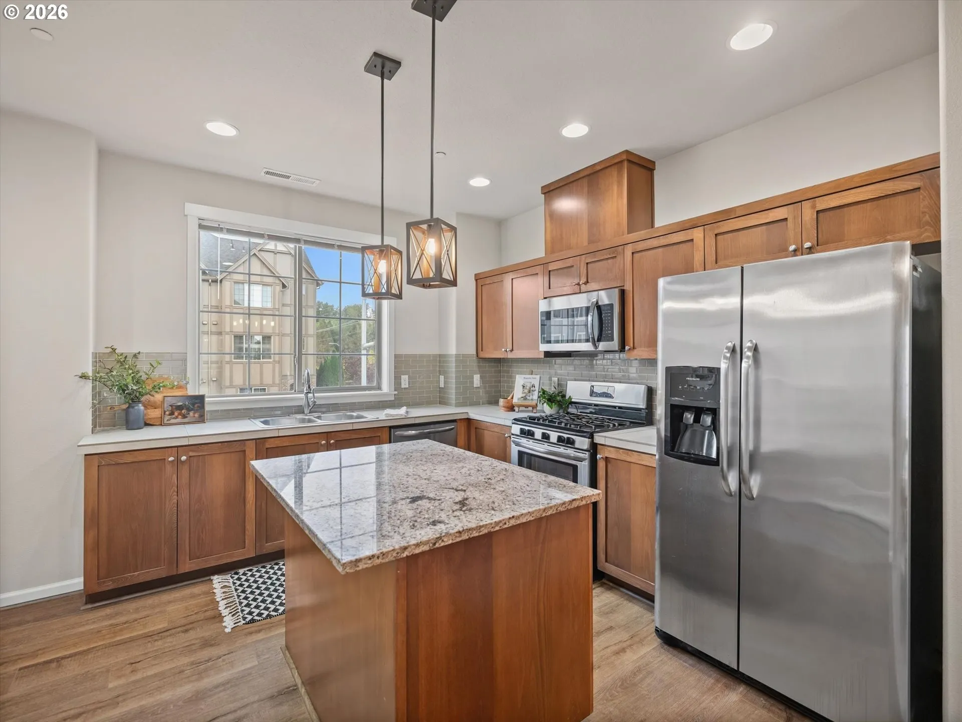 Kitchen-Breakfast Bar