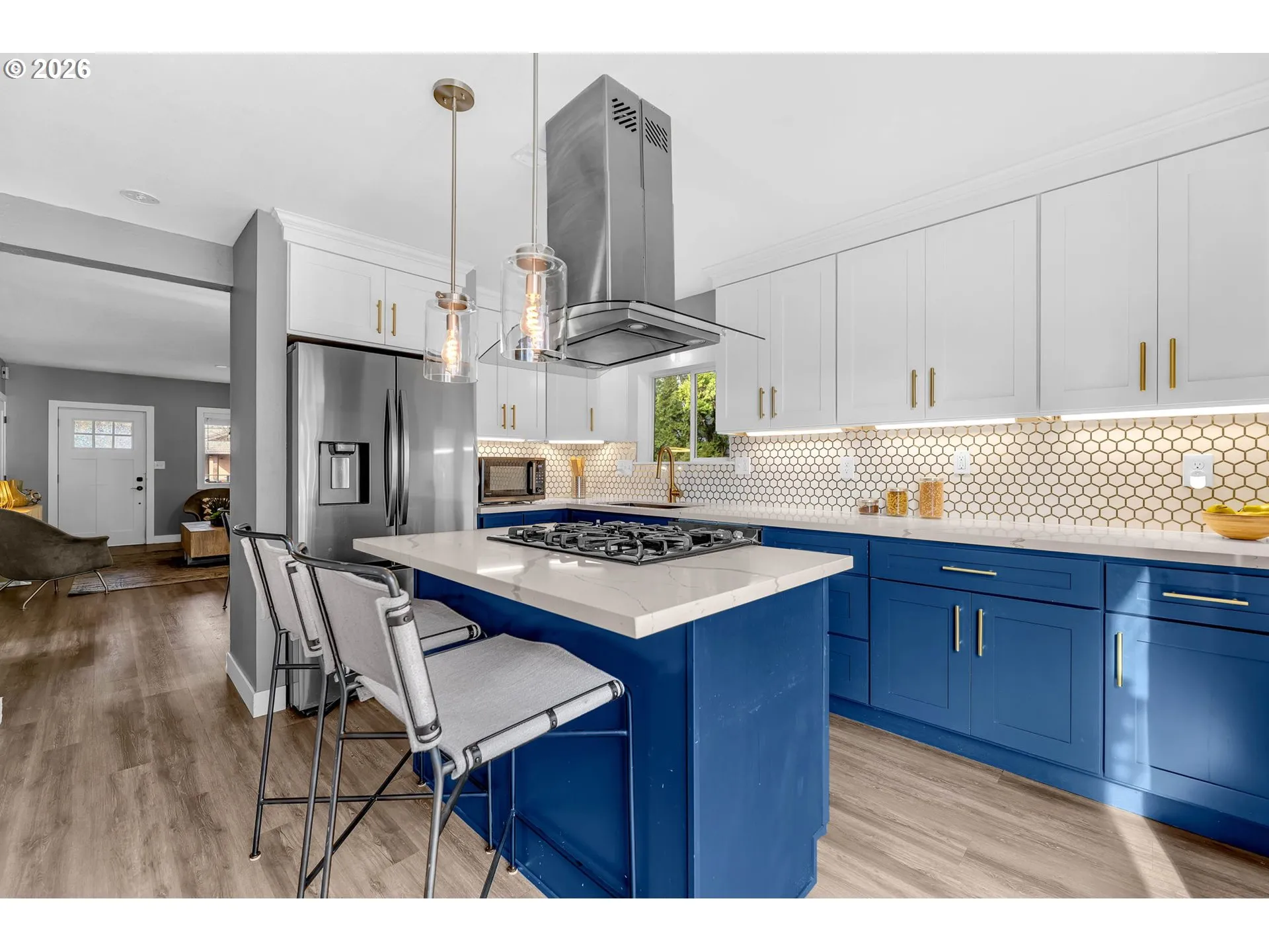 Kitchen-Breakfast Bar