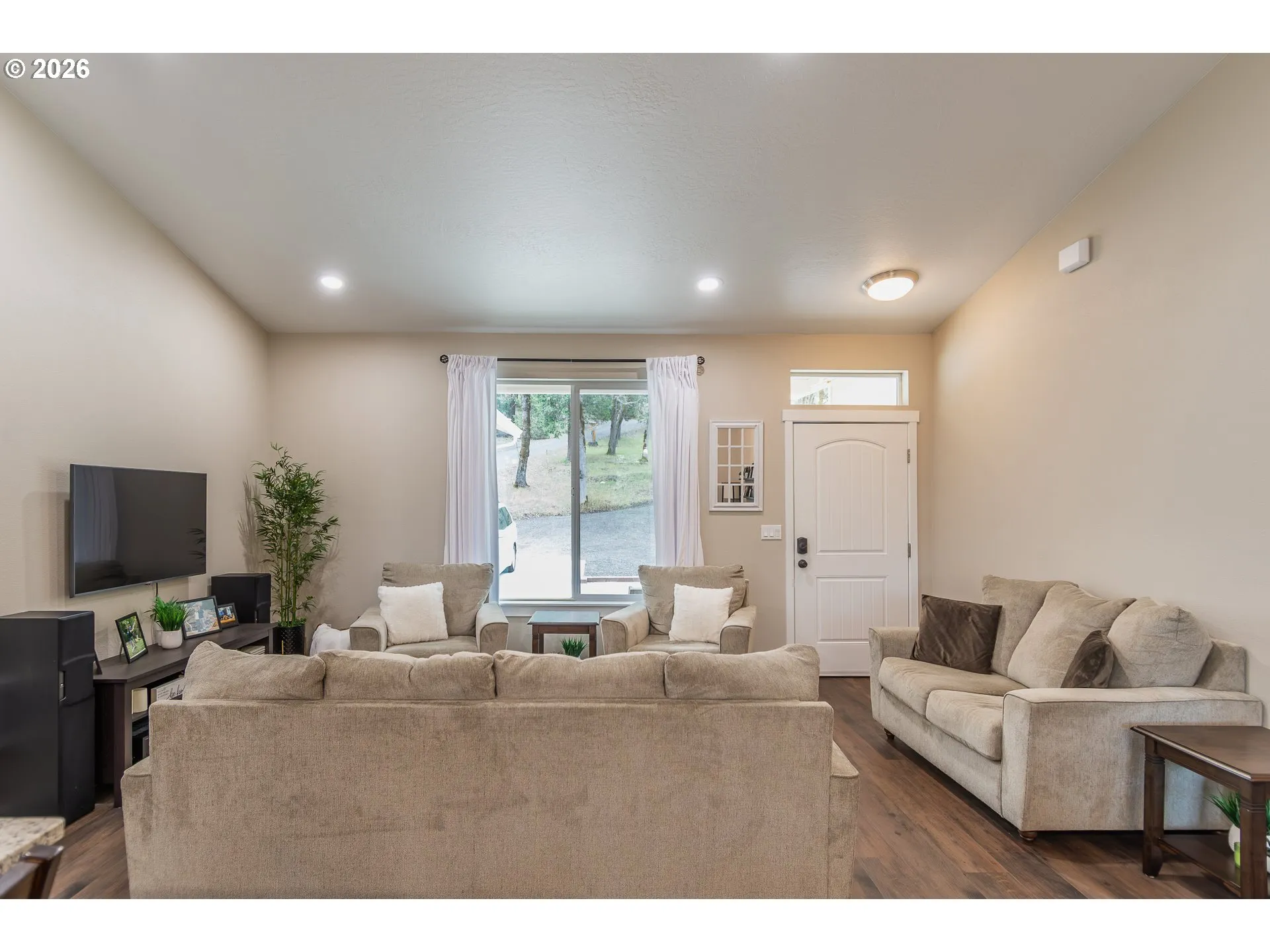 Living Room-Vaulted Ceilings