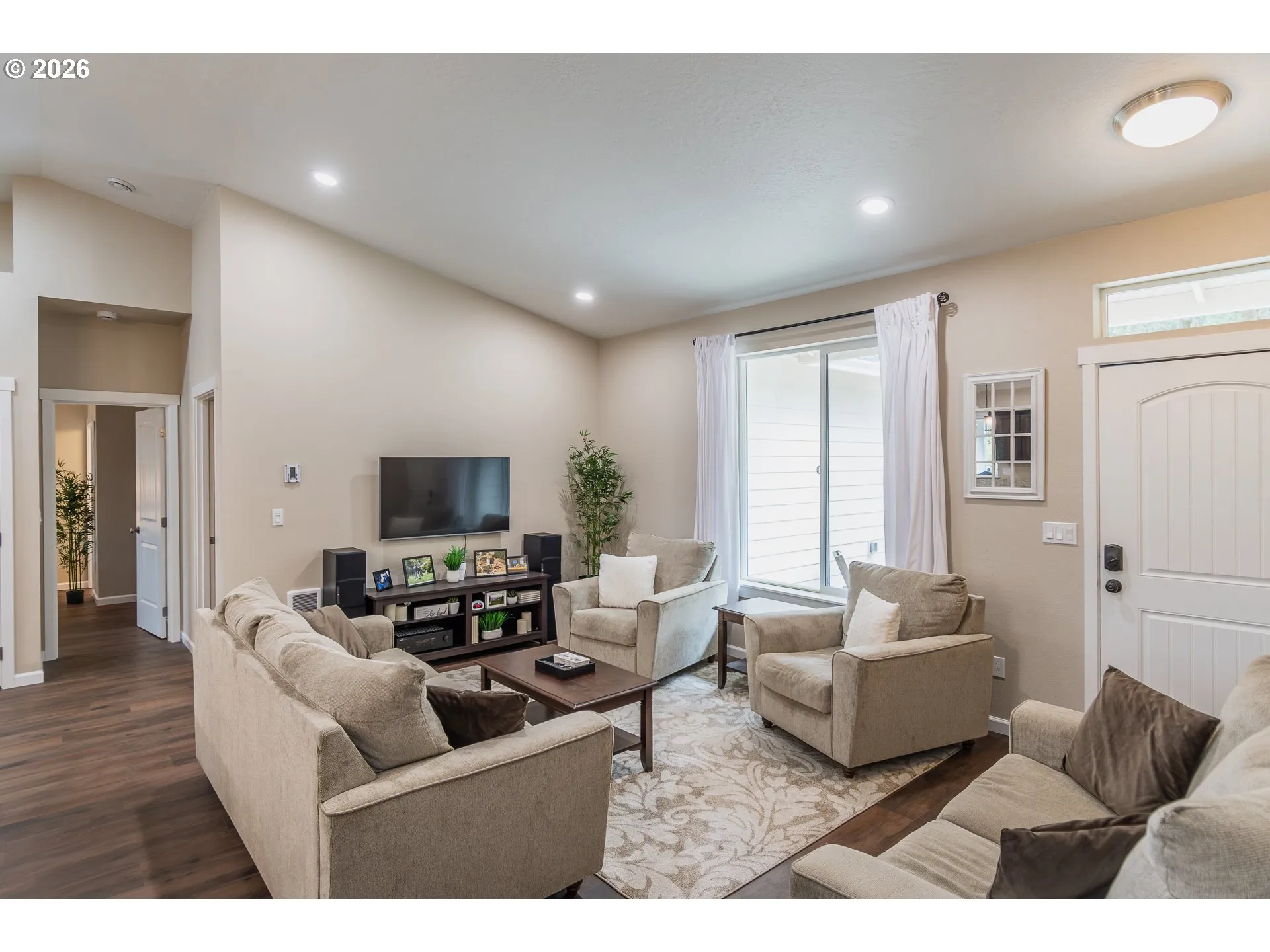 Living Room-Vaulted Ceilings