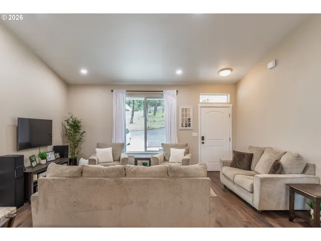 Living Room-Vaulted Ceilings
