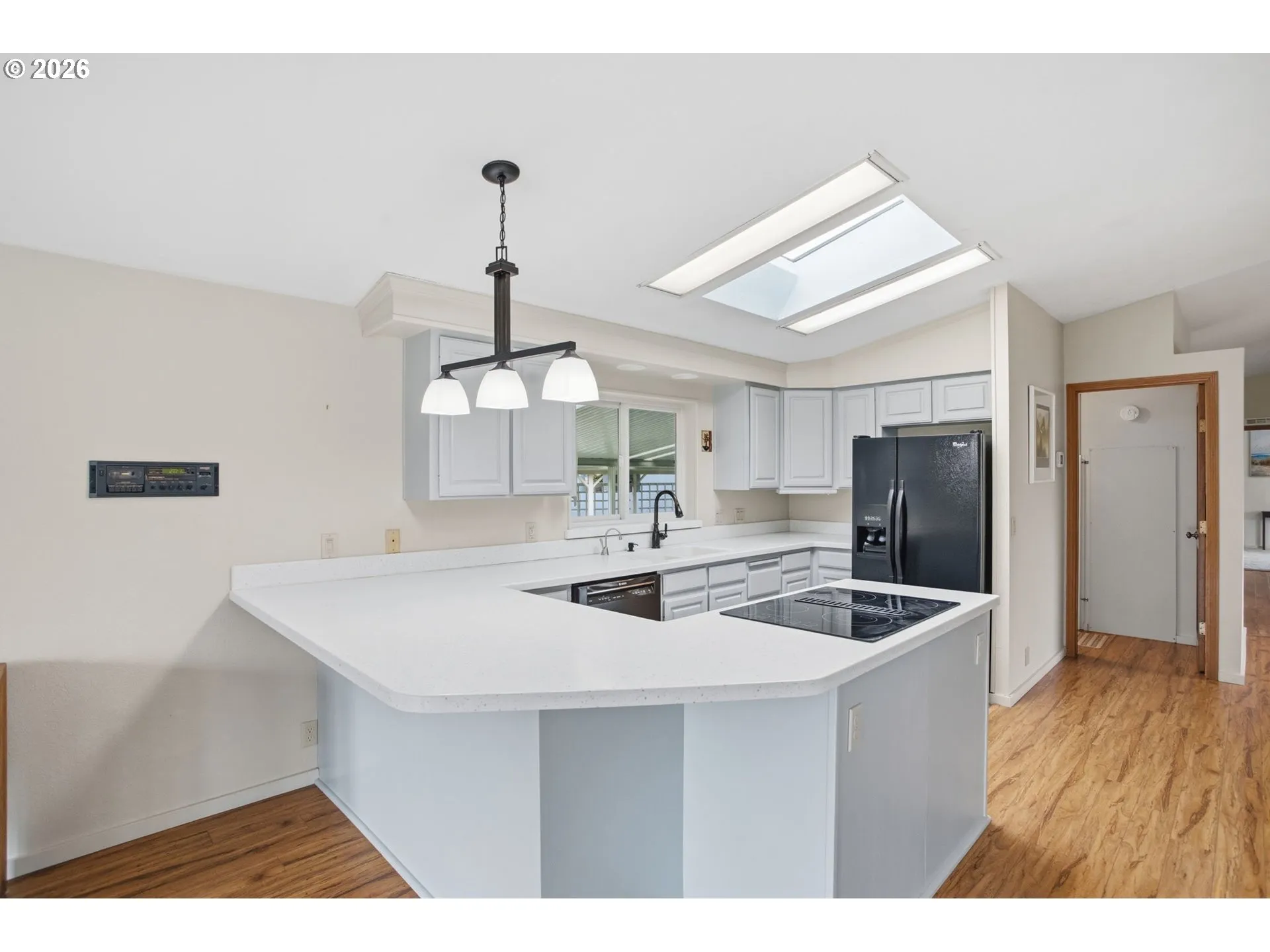 Kitchen-Breakfast Bar