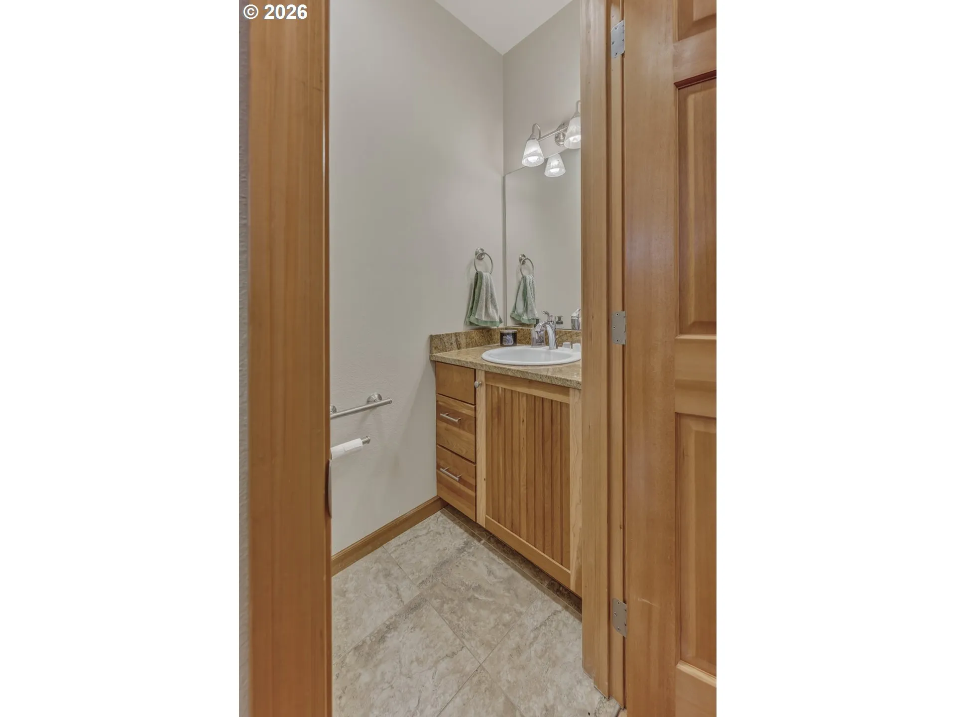 Bathroom, Continental-Hall