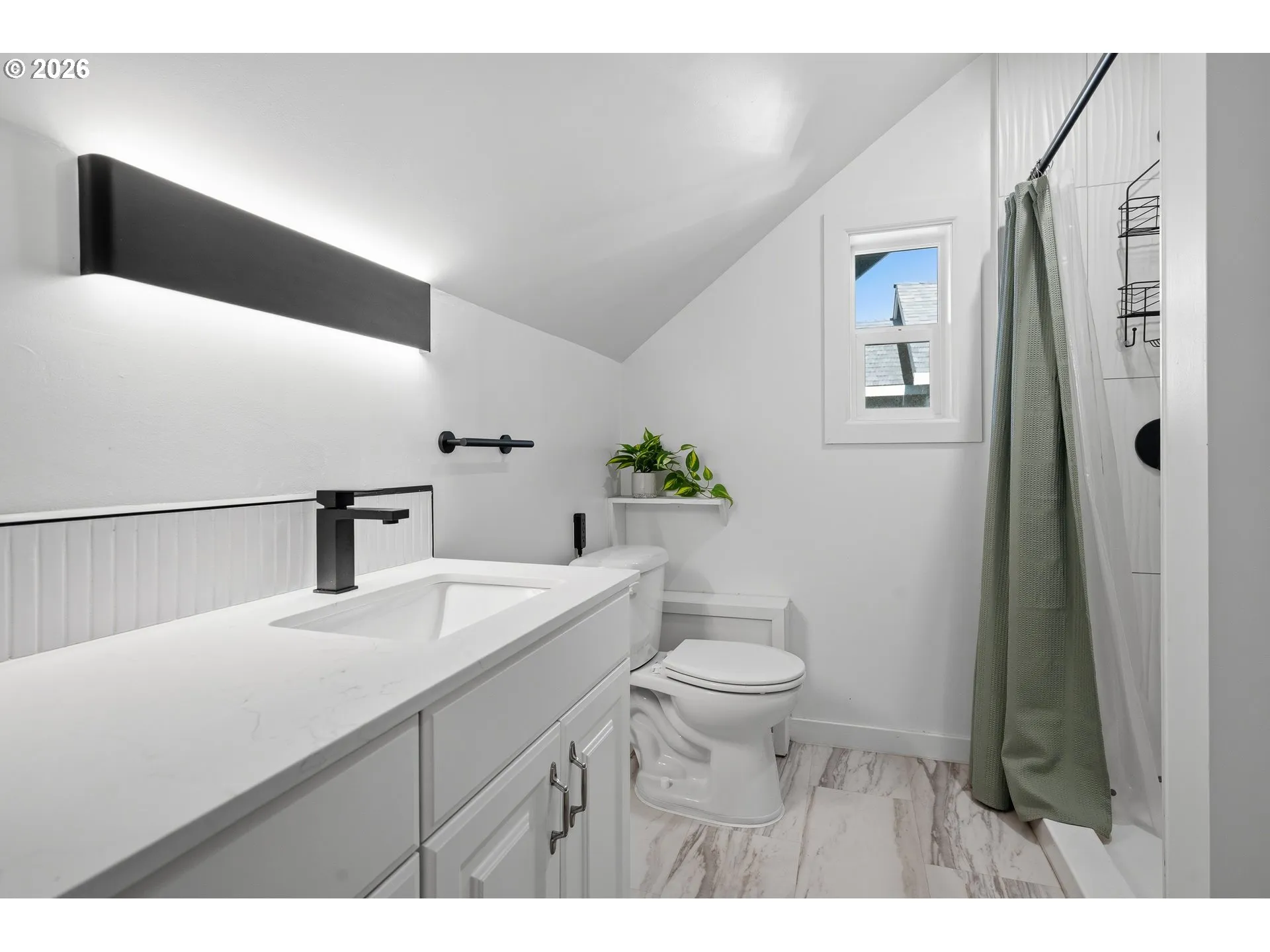 Bathroom-Upper
