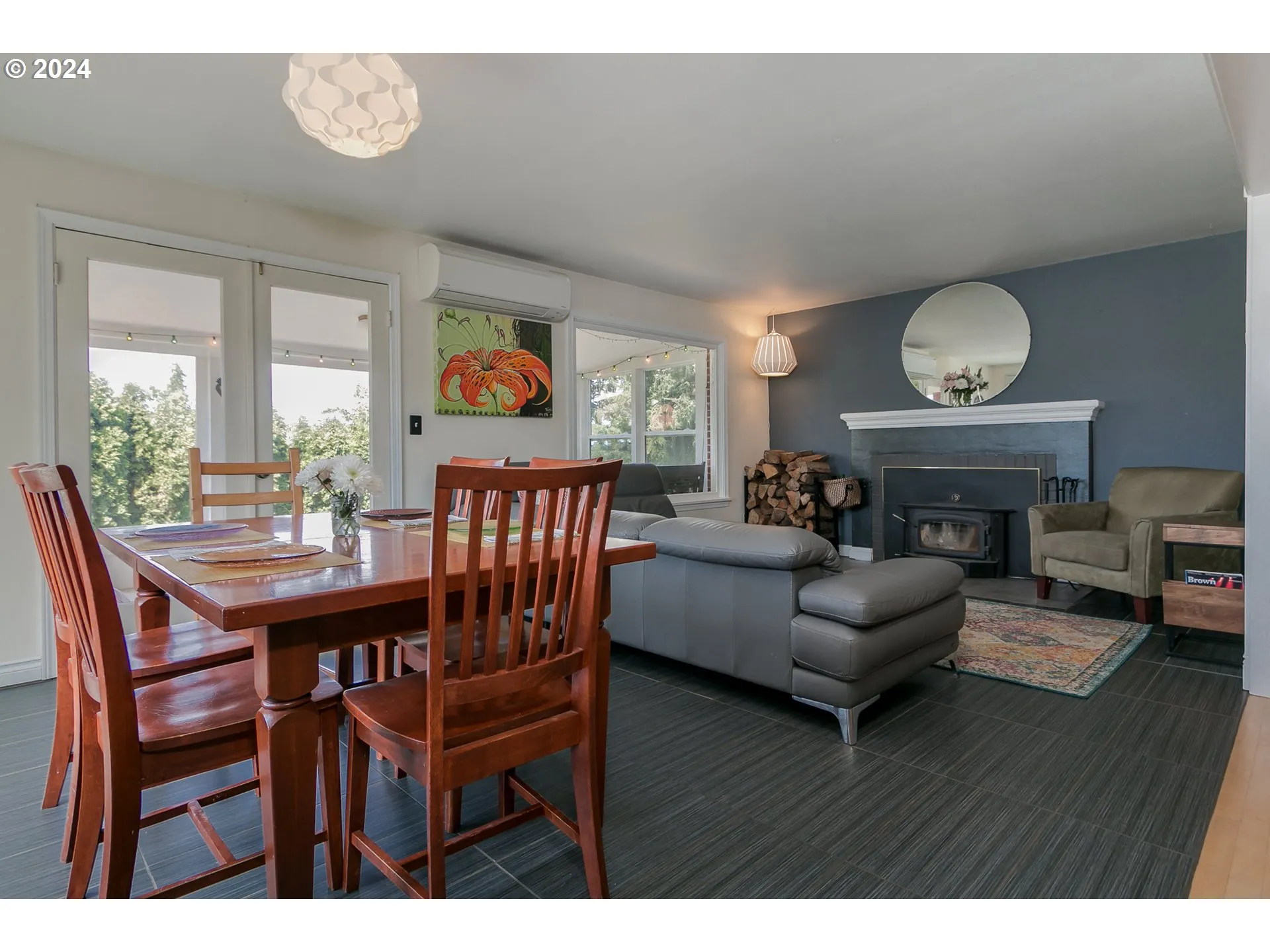 Living Room/Dining Room