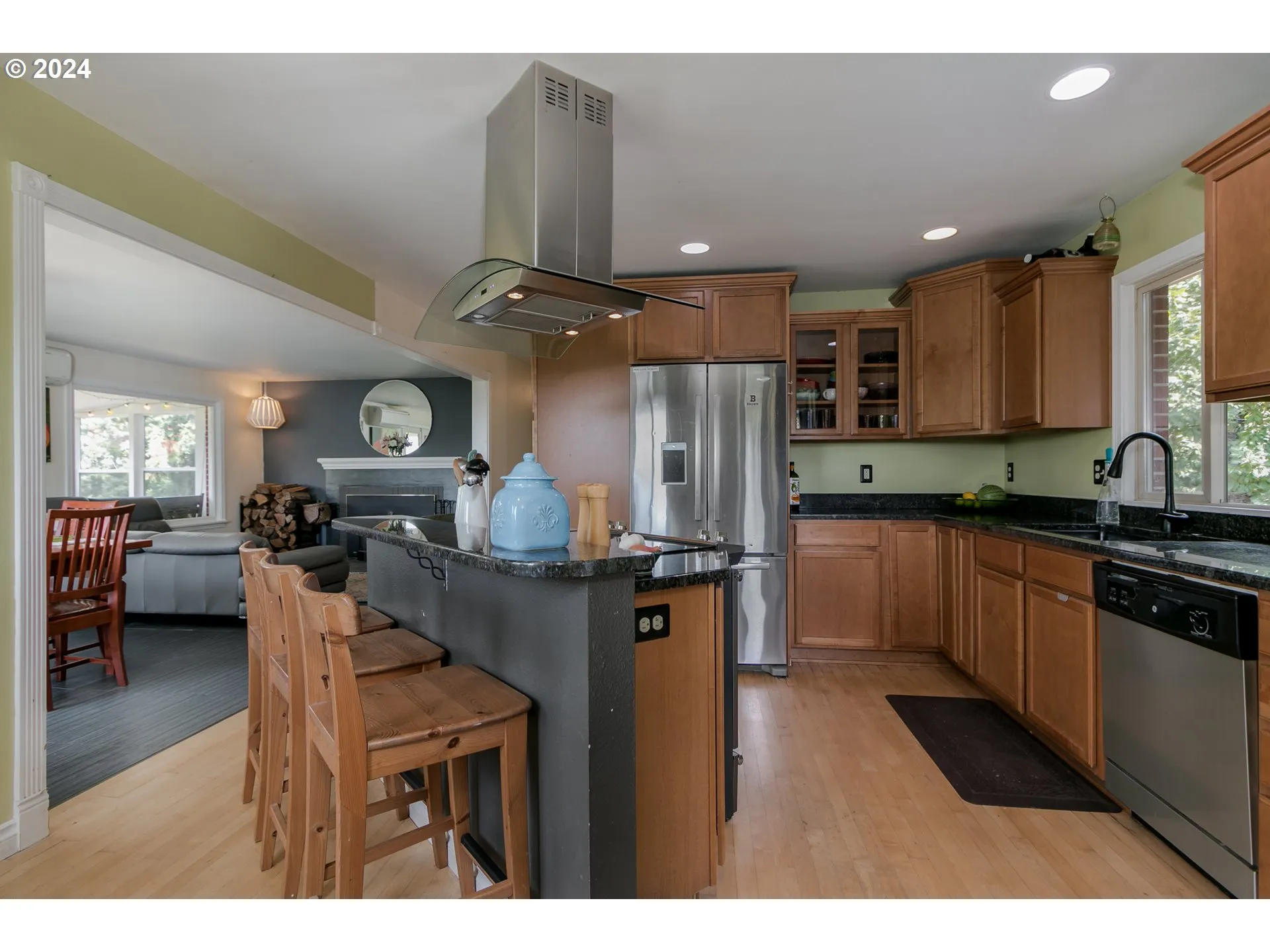 Kitchen-Eating Area