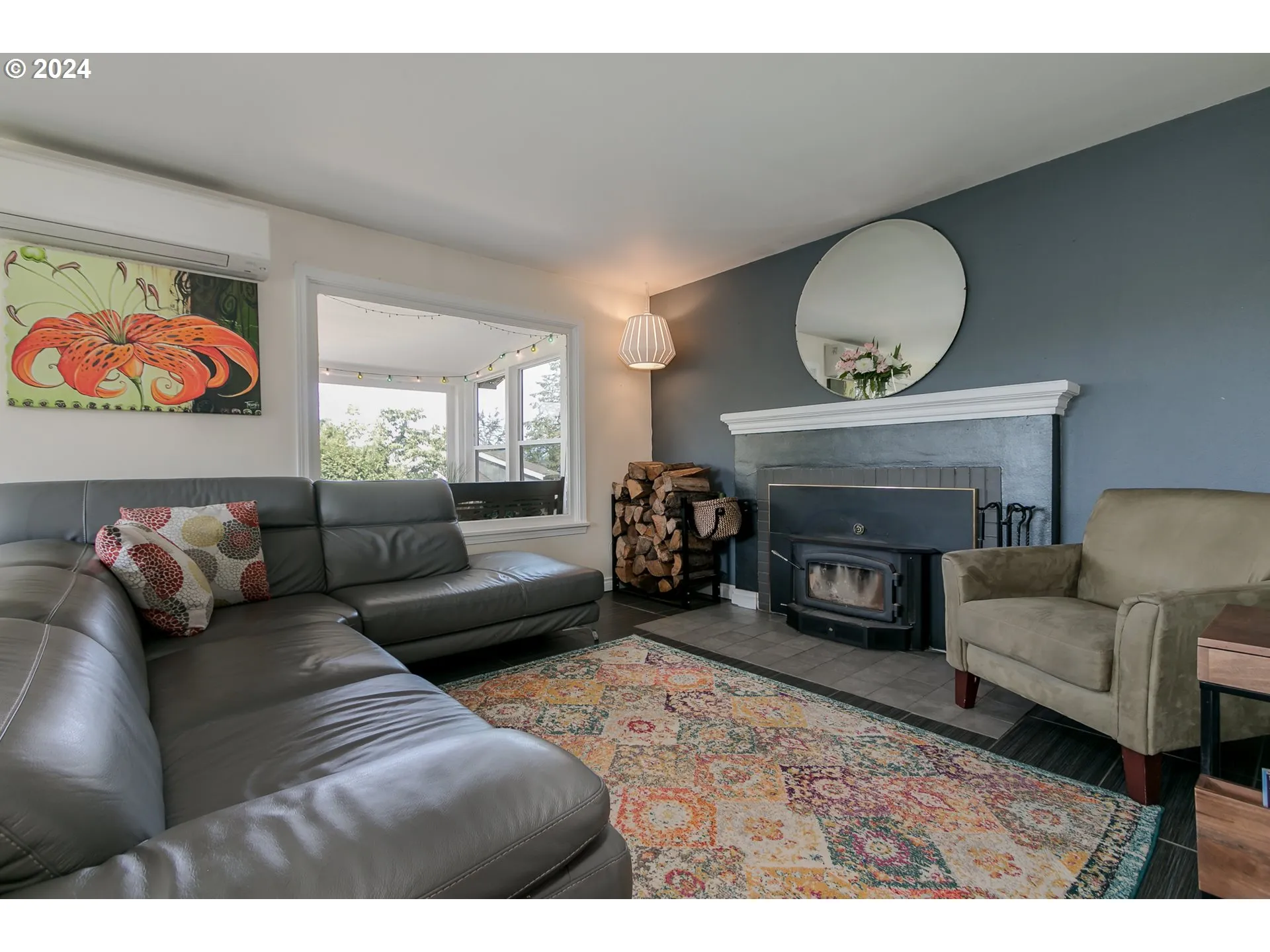 Living Room-Fireplace