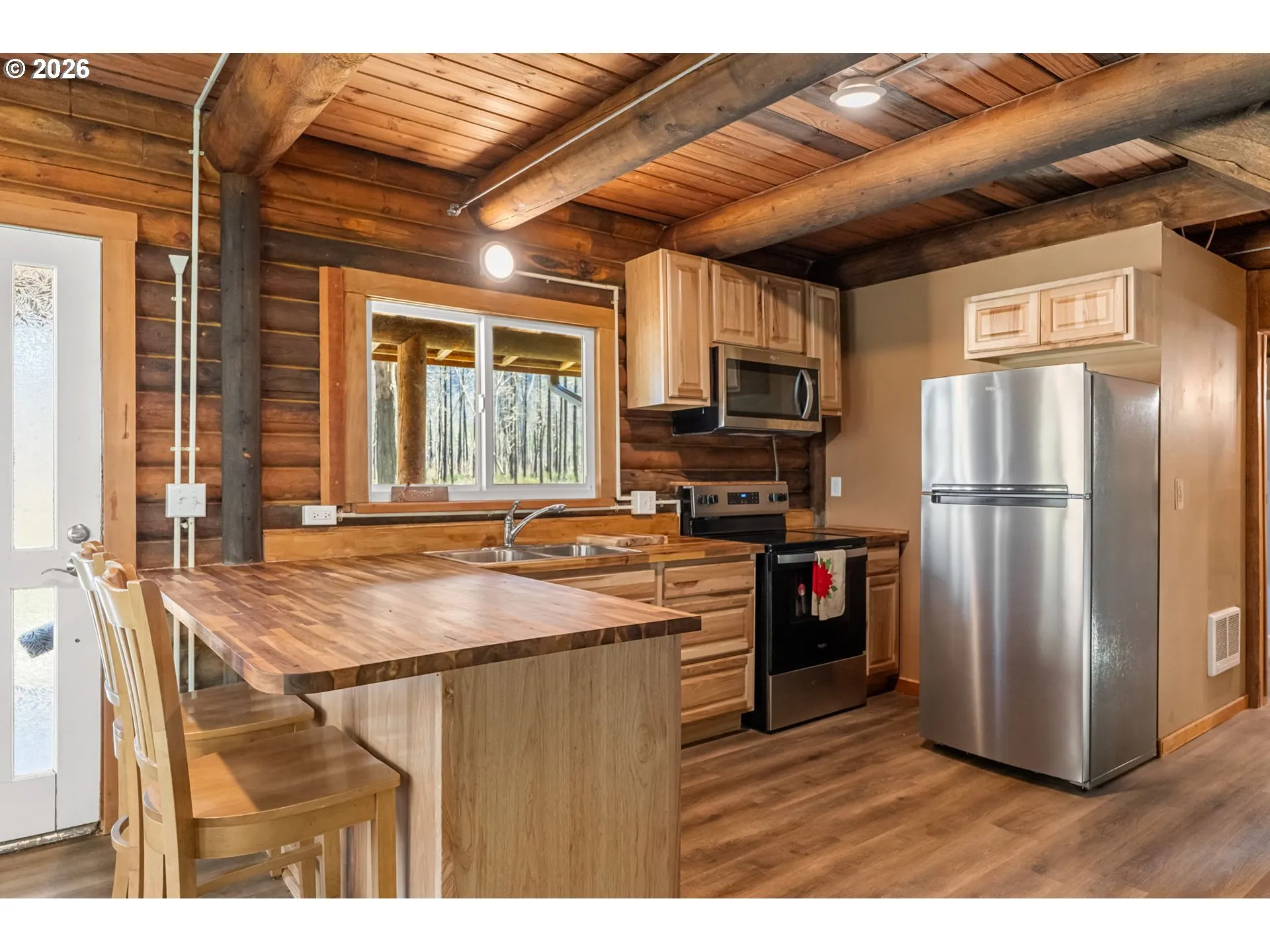 Kitchen-Breakfast Bar