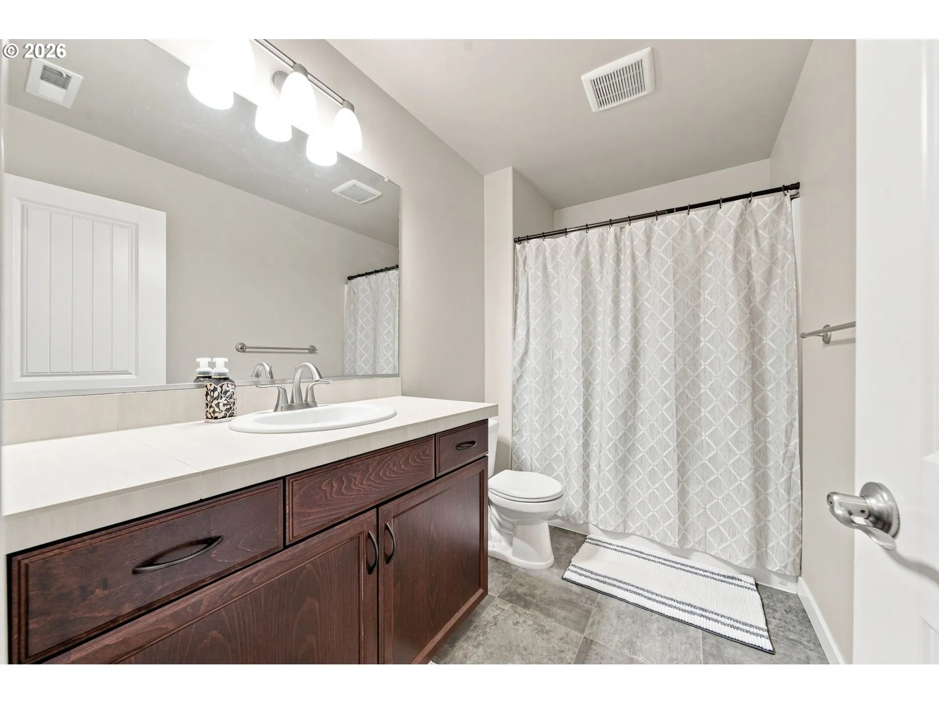 Bathroom-Upper