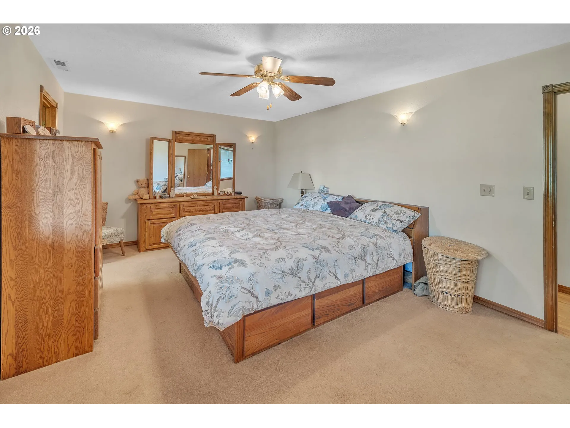 Bedroom, Primary